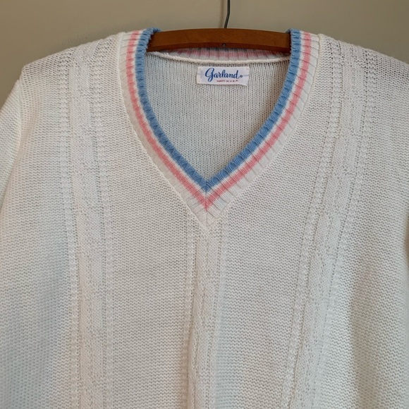 Garland Off White Sweater v neck 70’s 80’s
Pink and blue trim details - Picture 4 of 7